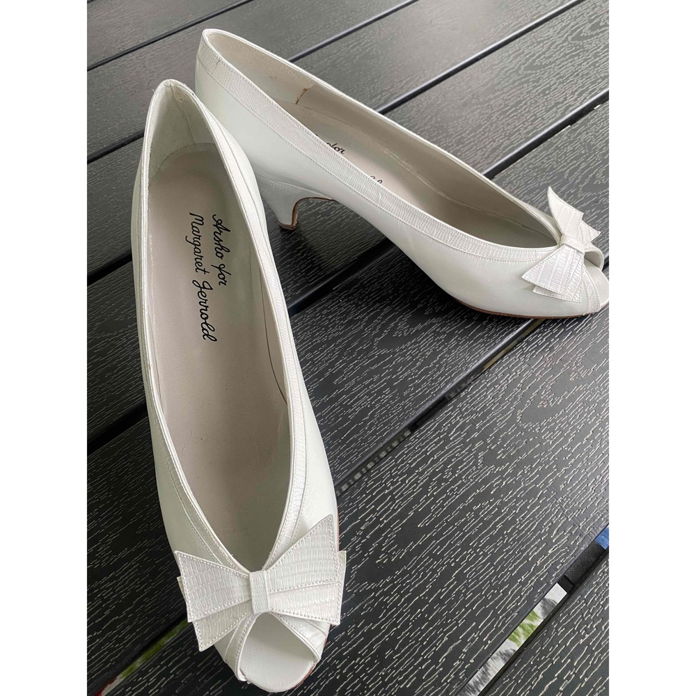 NEW Vintage 70's Margaret Jerrold White Leather Peep Toe Bow Pumps‎ Spain 9 AA